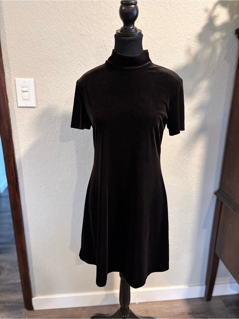 Women’s dark brown Velvet Short-Sleeve Mock Neck Dress